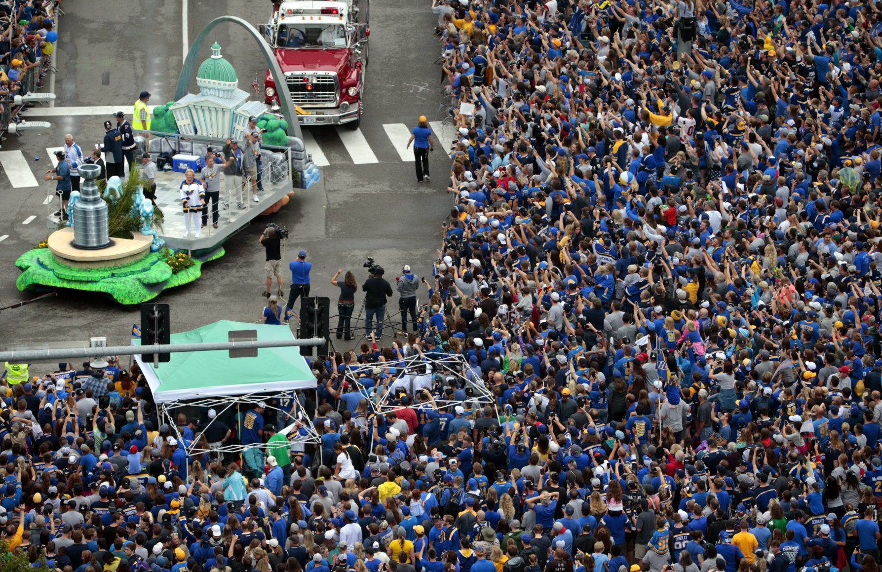 Blues fans parade like champions as St. Louis Blues capture first Stanley Cup